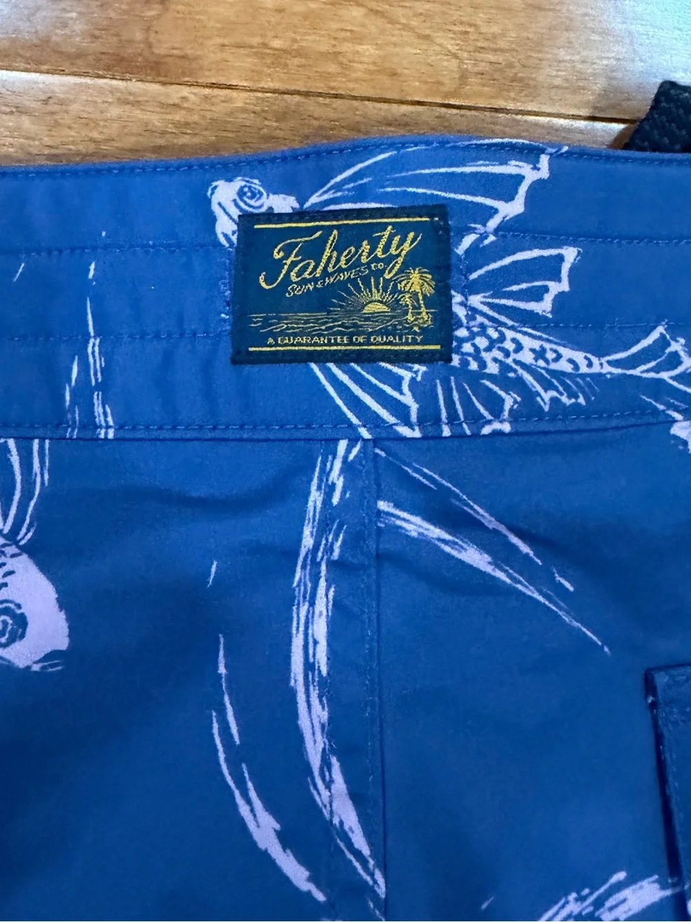 NWT Faherty Mens Navy Pink Waterways Print Sunwashed Boardshorts Sz. 33
